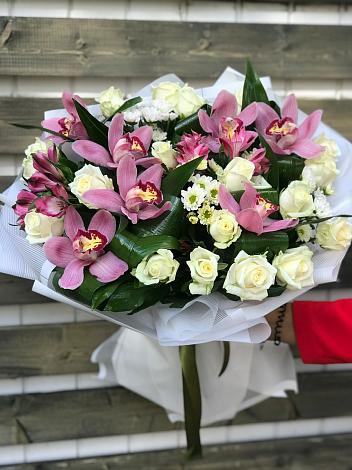 Букет цветов из: Розы и Хризантемы в Садовый