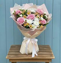 Букет цветов из:  Гвоздики, Орхидеи и Розы #REPLACE_PRED# Садовый