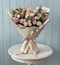 Букет цветов из:  Розы и Лизиантусы в Садовый