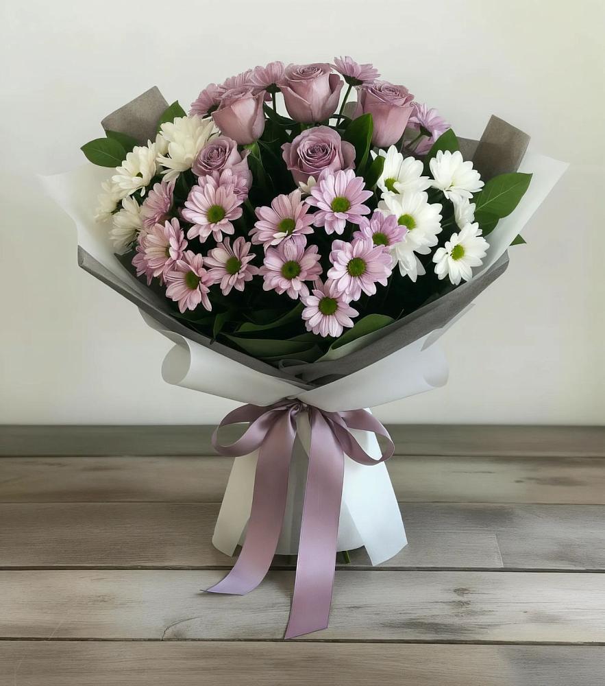 Букет цветов из: Хризантемы и Розы в Садовый