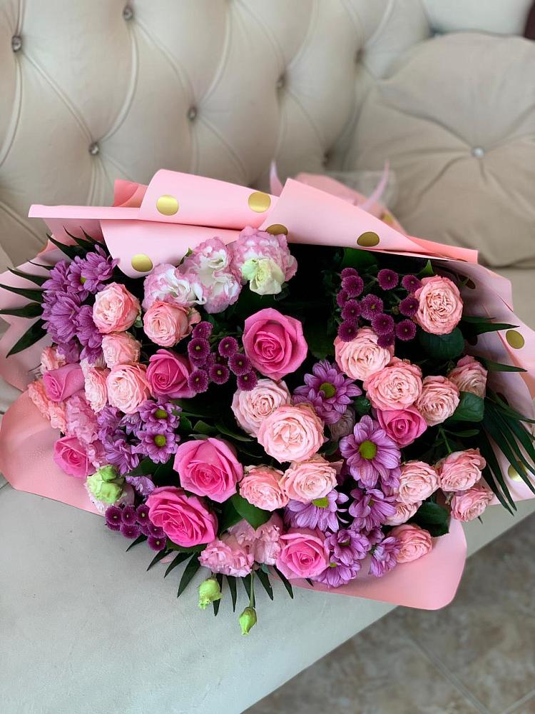 Букет цветов из: Хризантемы, Розы и Лизиантусы в Садовый