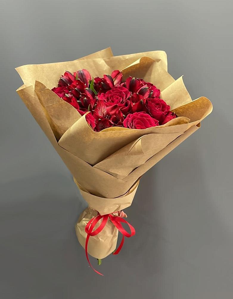 Букет цветов из: Альстромерии и Розы в Садовый