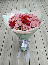 Букет цветов из:  Альстромерии в Садовый