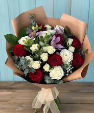 Букет цветов из:  Розы и Альстромерии в Садовый