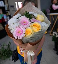 Букет цветов из:  Герберы, Розы и Хризантемы #REPLACE_PRED# Садовый