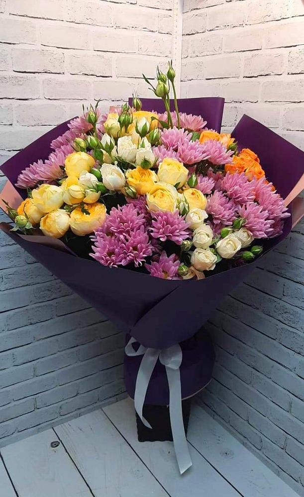 Букет цветов из: Хризантемы и Розы в Садовый