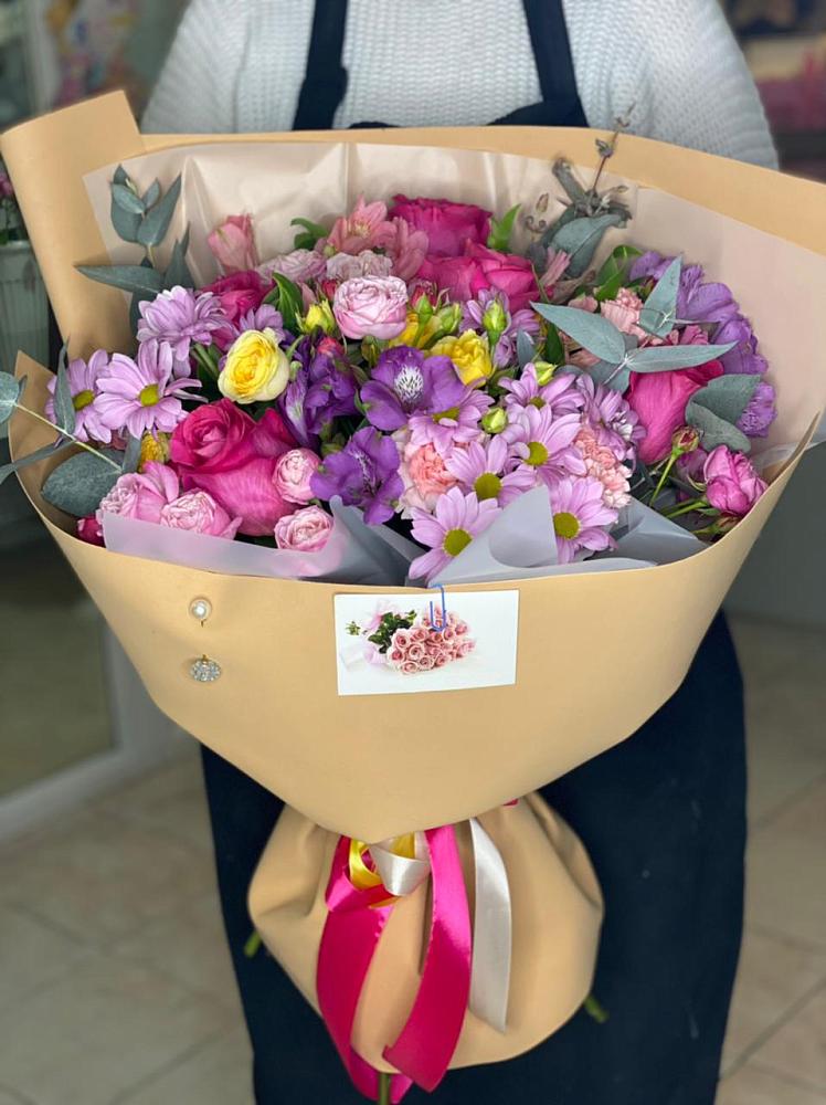 Букет цветов из: Хризантемы, Гвоздики и Альстромерии в Садовый