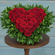 Цветочная композиция из Розы в виде сердца #REPLACE_PRED# Садовый