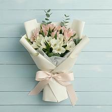 Букет цветов из:  Альстромерии в Садовый