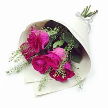 Букет цветов из:  Розы в Садовый