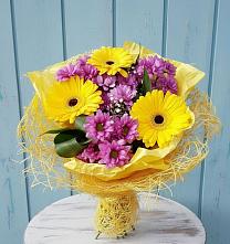 Букет цветов из:  Хризантемы и Герберы в Садовый