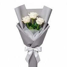 Букет 3 белые розы в Садовый