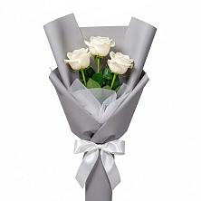 Букет 3 белые розы в Садовый