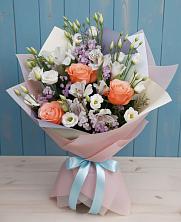 Букет цветов из:  Лизиантусы, Розы, Альстромерии и Гипсофила в Садовый