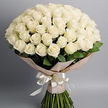 Букет 101 беля роза Белоснежка в Садовый