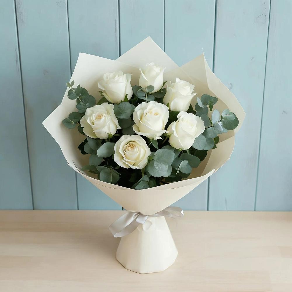 Букет Белые розы в Эвкалипте в Садовый