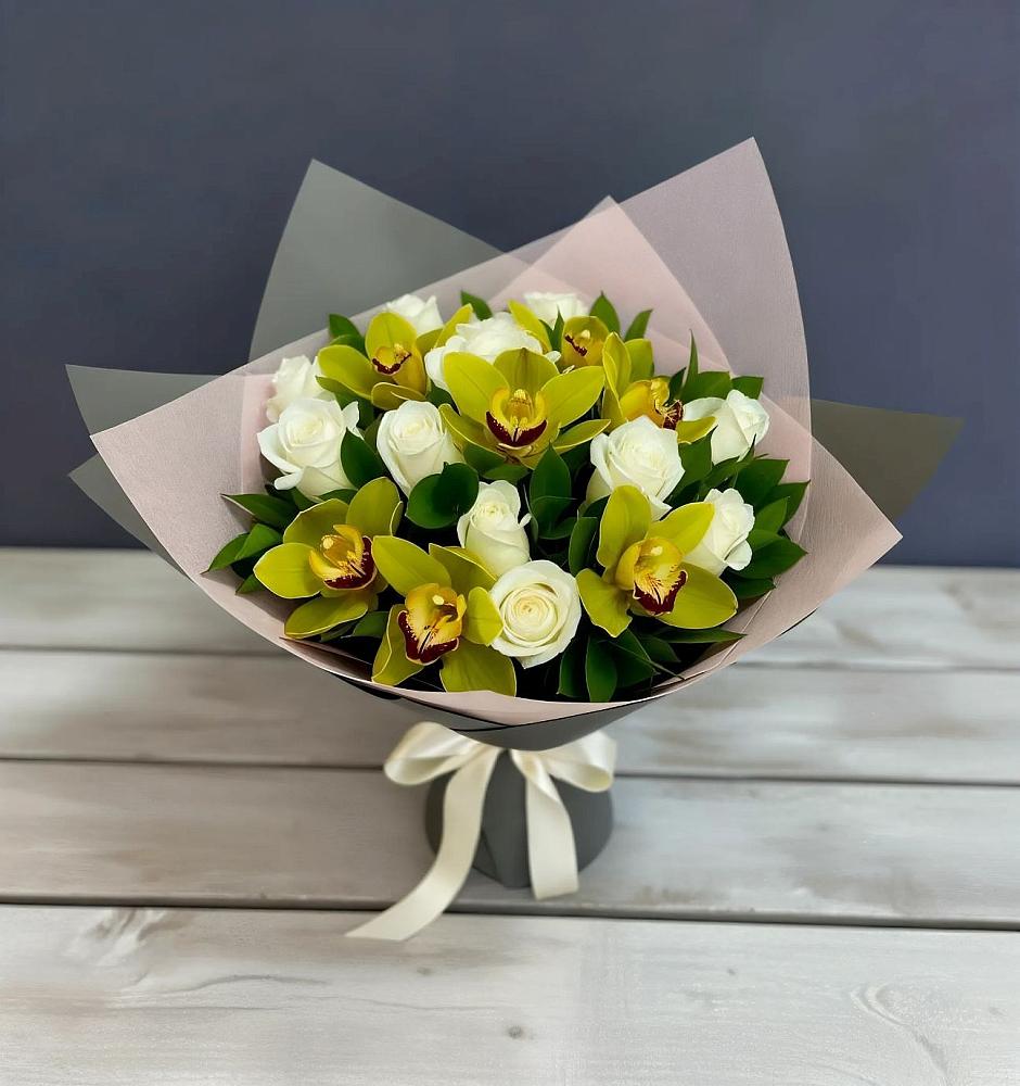 Букет цветов из: Орхидеи и Розы в Садовый