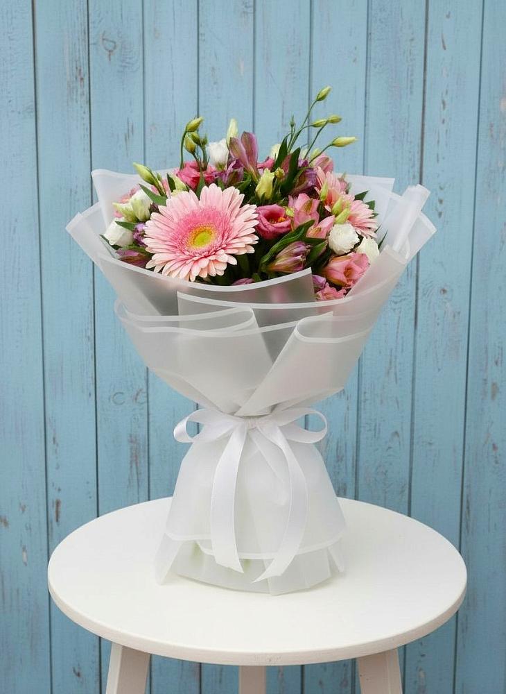 Букет цветов из: Герберы, Альстромерии и Лизиантусы в Садовый