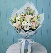 Букет цветов из:  Розы и Лизиантусы в Садовый