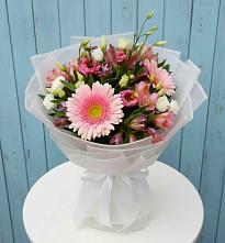 Букет цветов из:  Герберы, Альстромерии и Лизиантусы #REPLACE_PRED# Садовый