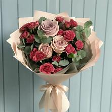 Букет цветов из:  Гвоздики и Розы в Садовый