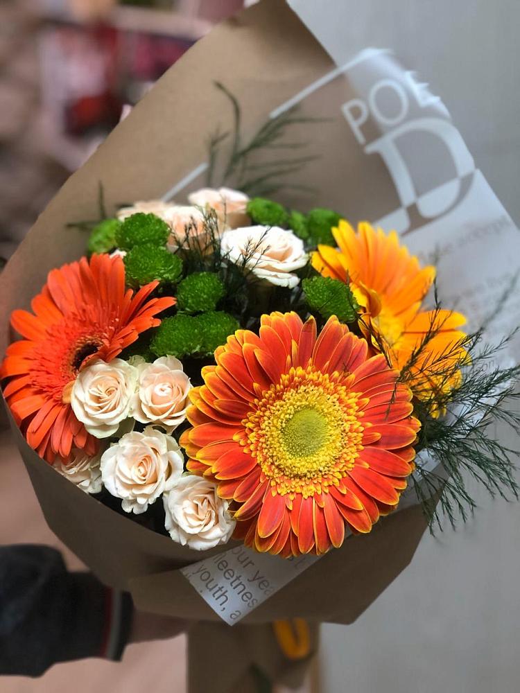 Букет цветов из: Герберы, Хризантемы и Розы в Садовый