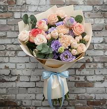 Букет цветов из:  Розы, Лизиантусы и Гвоздики в Садовый