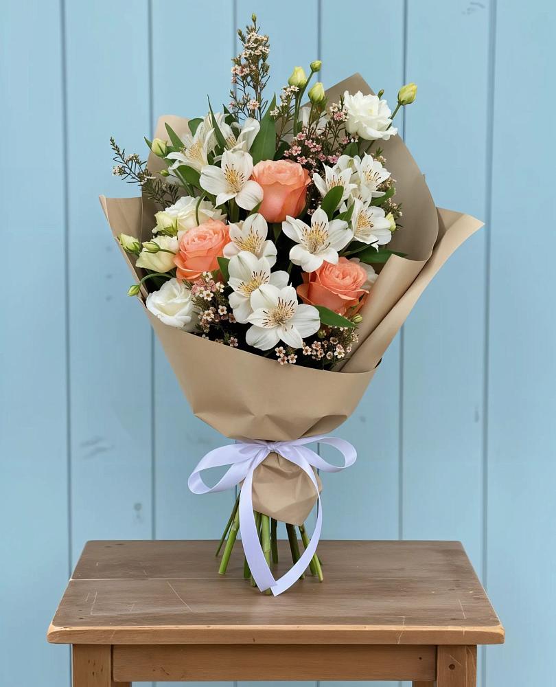 Букет цветов из: Альстромерии, Лизиантусы, Розы и Хризантемы в Садовый